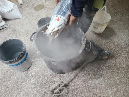 Self-levelling floor smoothing