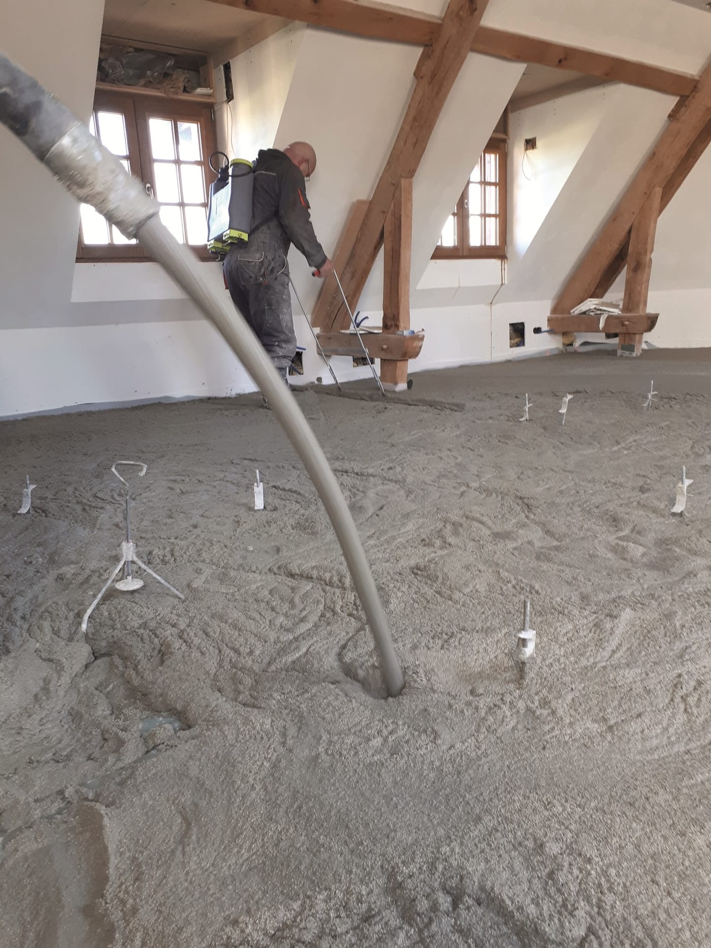 Installation of La Chape XXs Dual Tech with flowing consistency